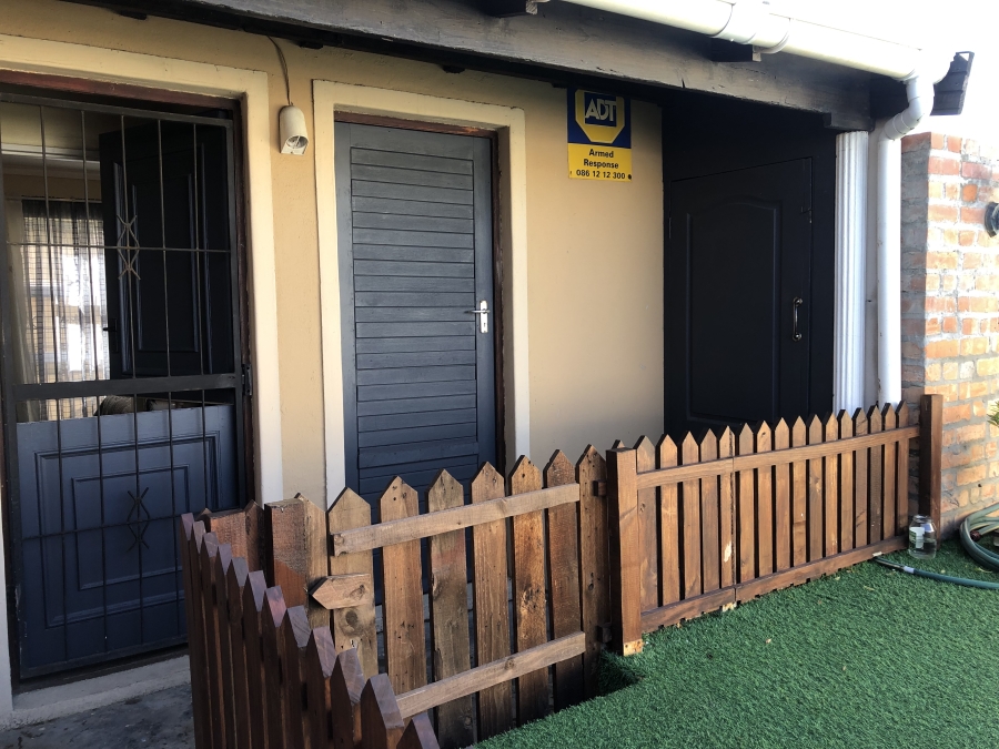 4 Bedroom Property for Sale in Gustrouw Western Cape